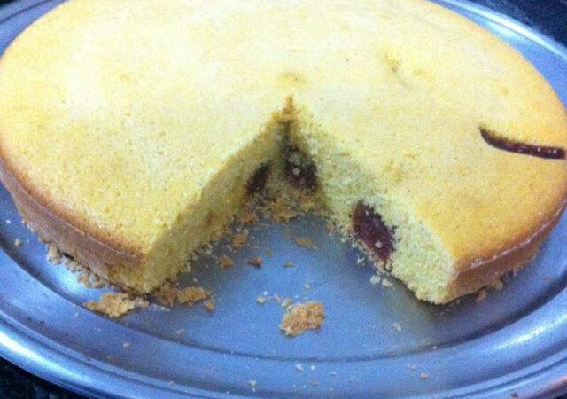 Receita: Bolo de Fubá com Goiabada!