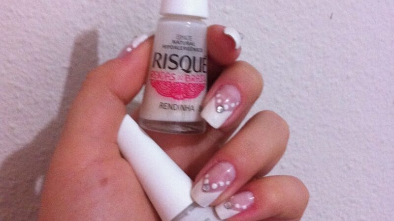 Esmalte da semana: Francesinha Triangular com Strass!