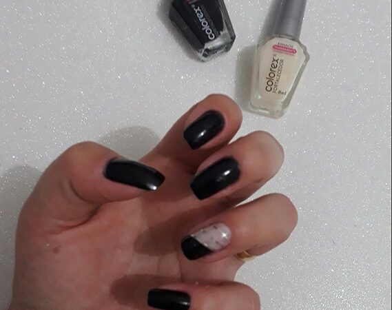 Dica de Esmalte: Colorex as cores foram o preto (Bárbara) e o Branco (Maria)