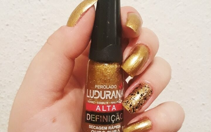 Dica de Esmalte: Ouro Puro e a Filha Unica com um Glitter Dourado com Preto