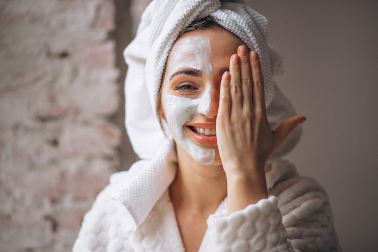 Rotina de Skincare para Pele Ressecada: Como Hidratar Profundamente no Inverno