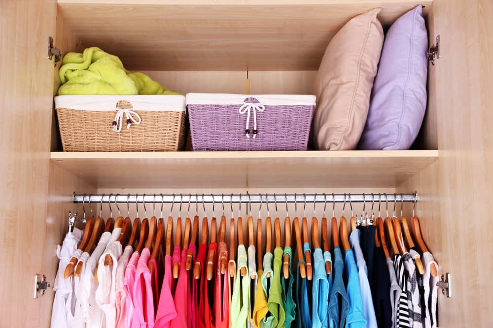 Como Organizar Seu Guarda-Roupa e Manter a Rotina em Dia