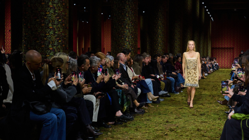 As 8 Tendências que Dominaram as Passarelas da Semana de Moda de Paris Outono Inverno 2026